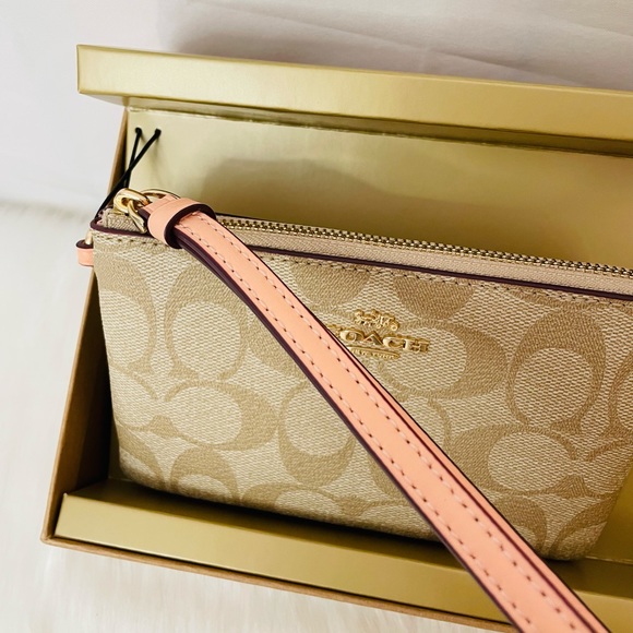 NWT Coach Boxed Corner zip Wristlet with Chrams - Picture 5 of 11